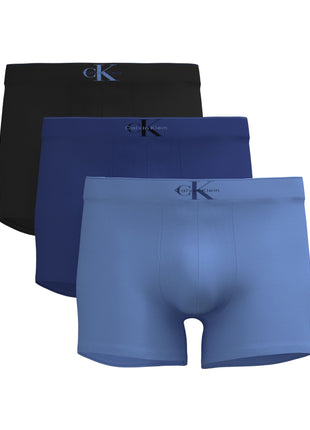 Calvin Klein short 3 pack graphic monogram cotton stretch trunks black / blue river fog / blue river heren LV00NB4472-TI8 Calvin Klein boxer lot de 3 graphic monogram cotton stretch trunks black / blue river fog / blue river hommes